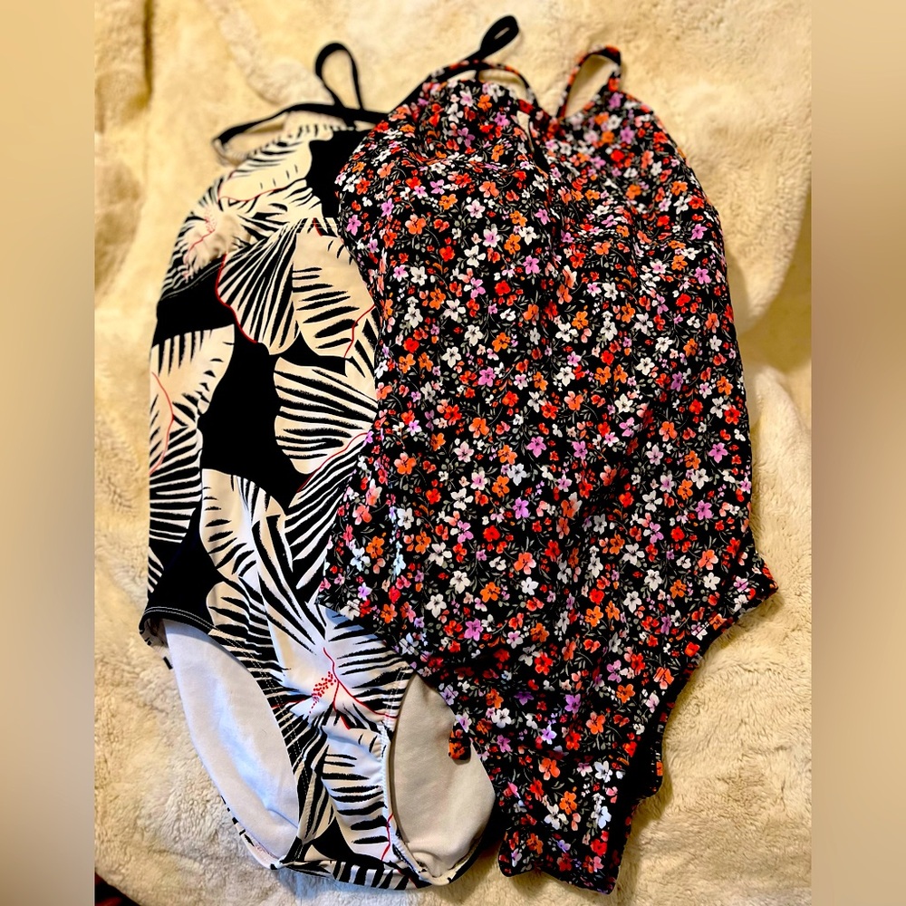 🦋 3/$25 🦋 Set of two floral one-piece swimsuits